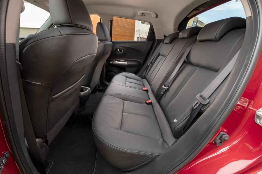 Интерьер Nissan Juke Ti-S 2018 года  (AU) (фото 12 из 18)